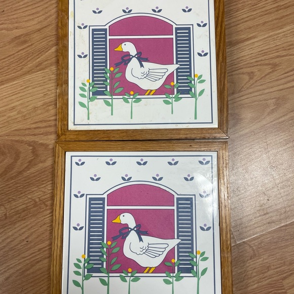 Vintage 1980's Goose Decorative Hanging Tile Cottagecore Goose & Flowers Design - Picture 2 of 2